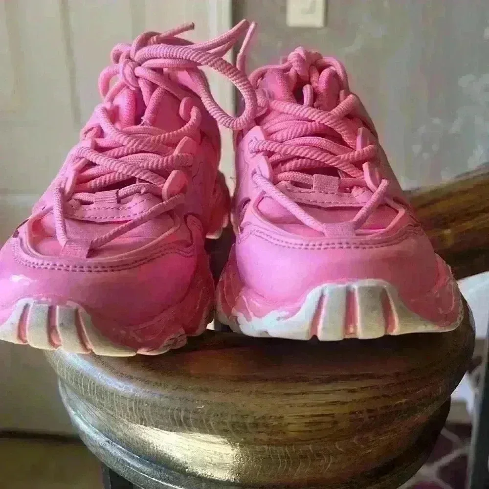 Nova Kids girl pink tennis size 4 very good condition. Pink lace up
